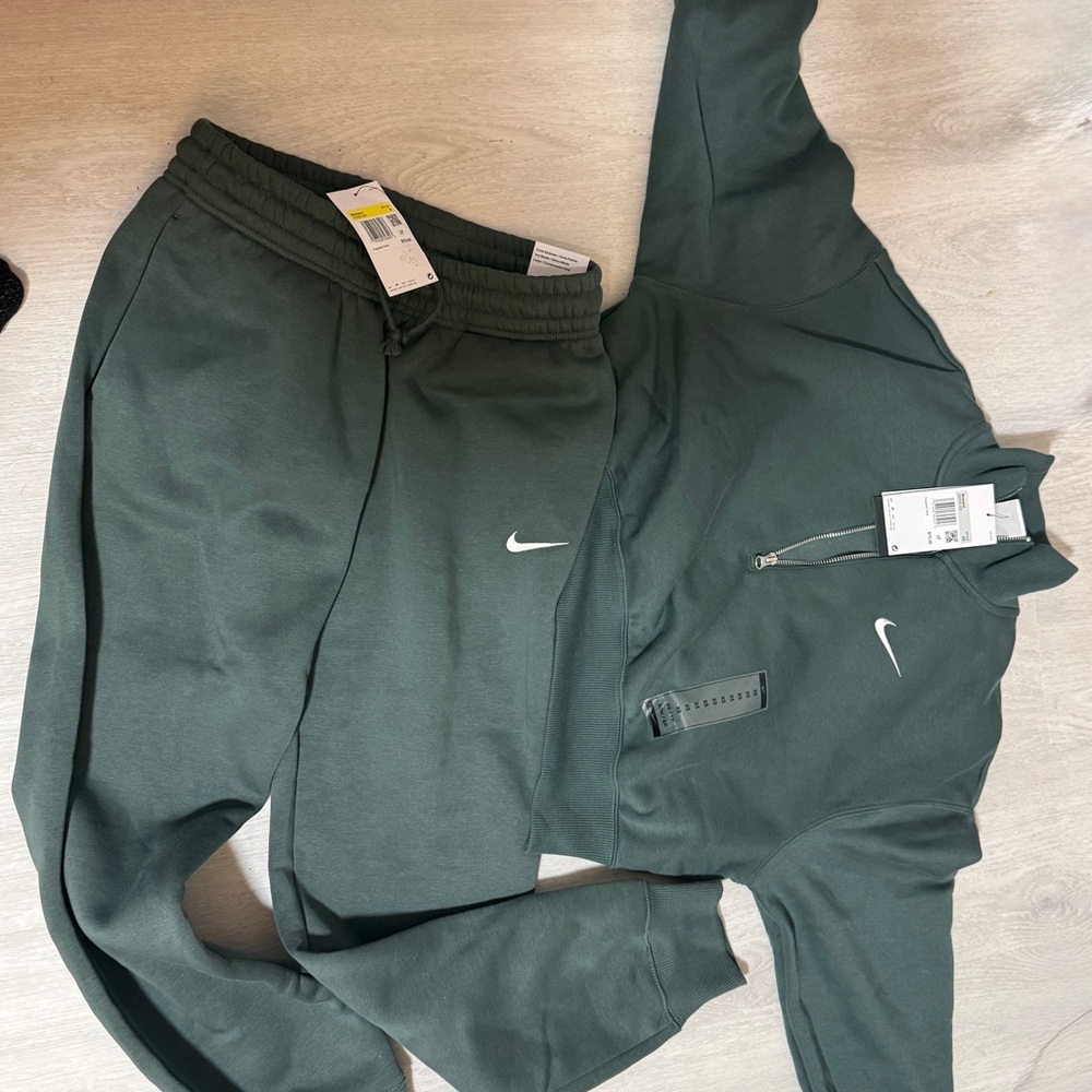 Nike Women's Green Sweatsuit